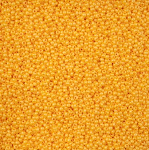 11/0 Preciosa Seed Pearl Yellow Chalk Luster Terra