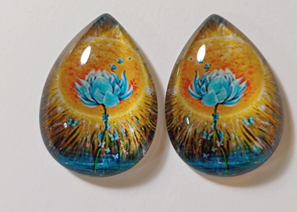 18*25mm Images on Glass, Teardrop, Glue on - See Color Options