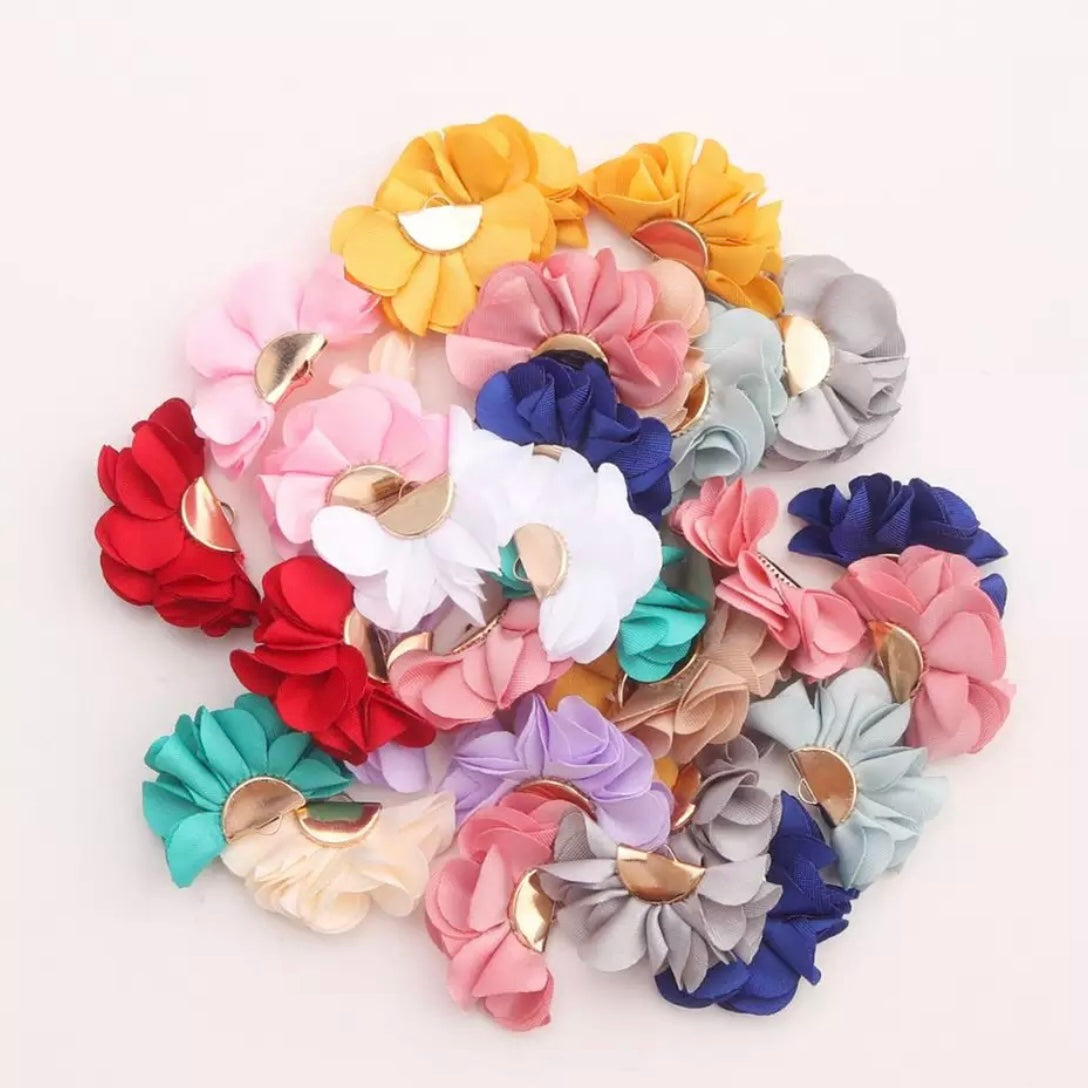 Pompons en pétales de rose, vendus par paires, voir les autres options de couleur dans le menu déroulant