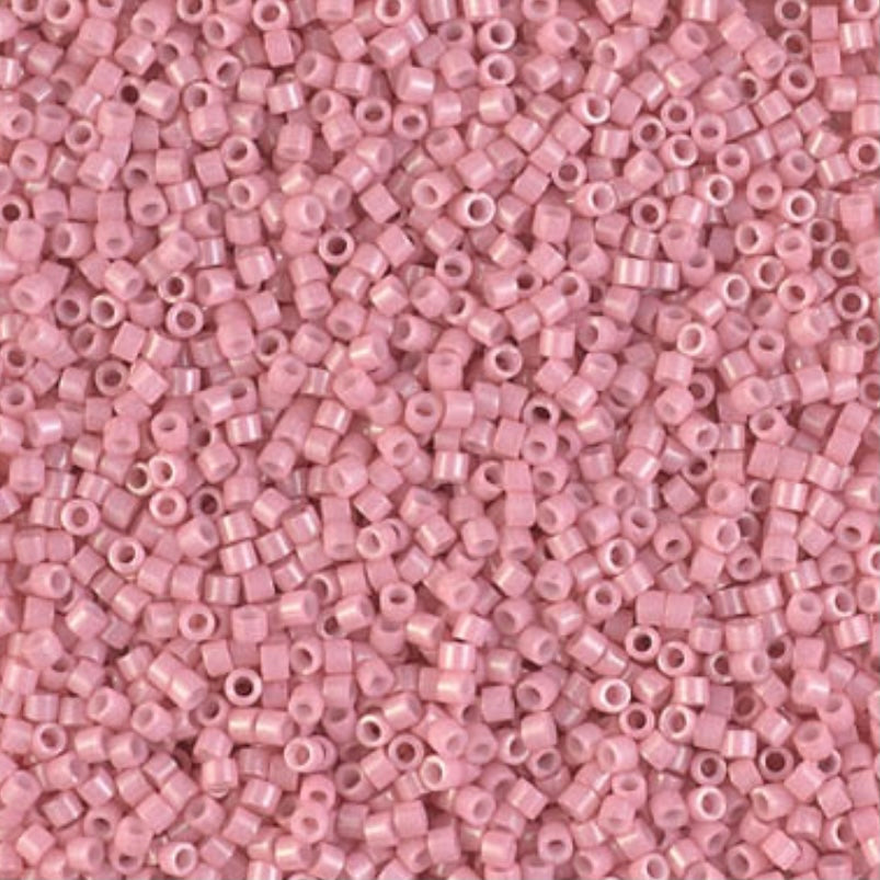 Delica 11/0 RD #1906 Rosewater Opaque Glazed, vendu en flacon de 5,2 g