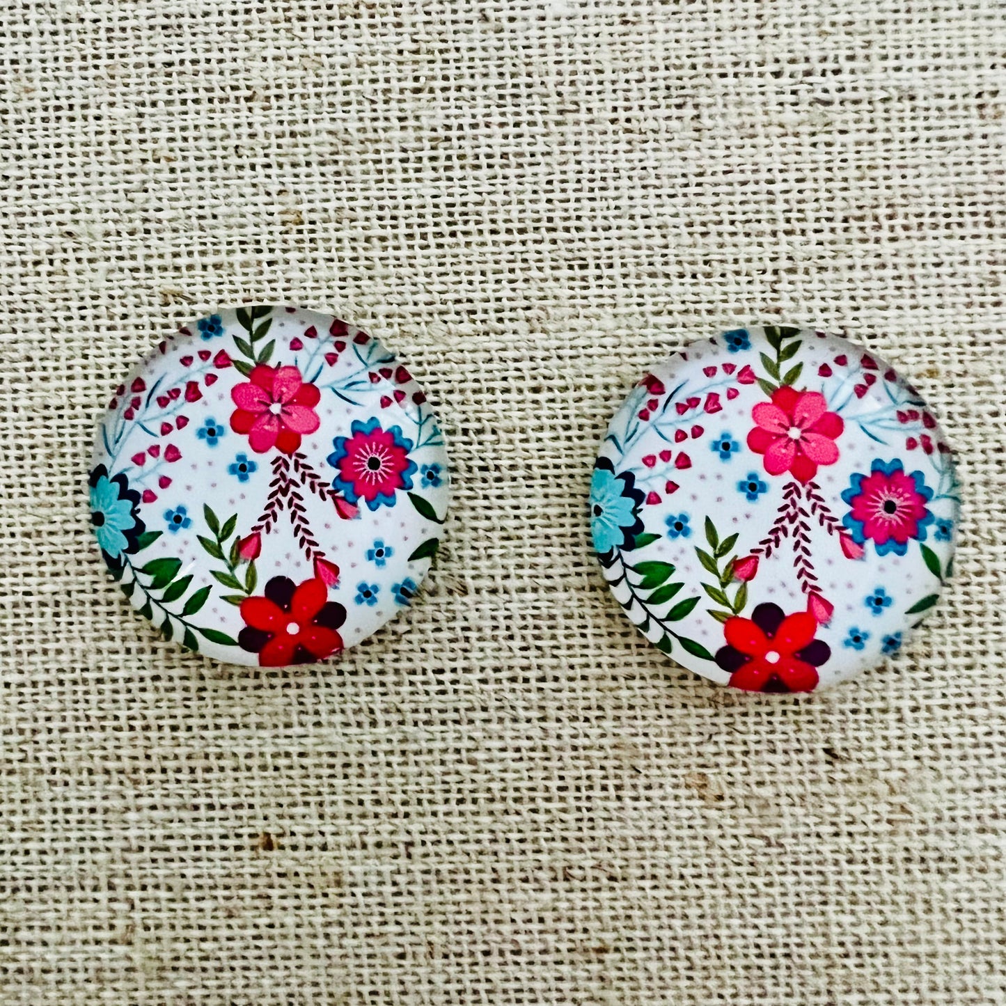 20mm Flower with Background image in Glass, Glue on - See Color Options