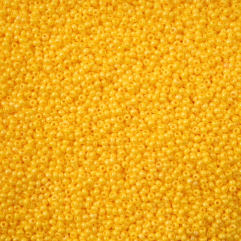 11/0 Preciosa Seed Bright Yellow Chalk sfinx Terra Dyed