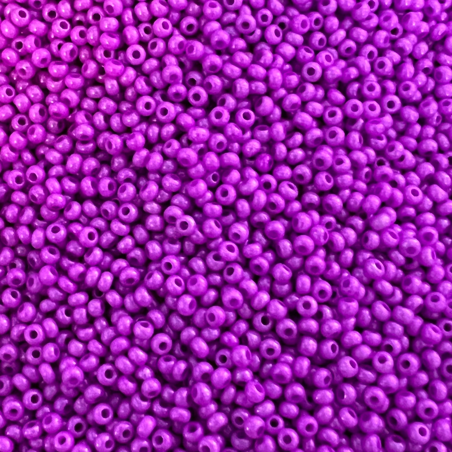 Perles de rocaille Preciosa 11/0 opaques teintes fuchsia