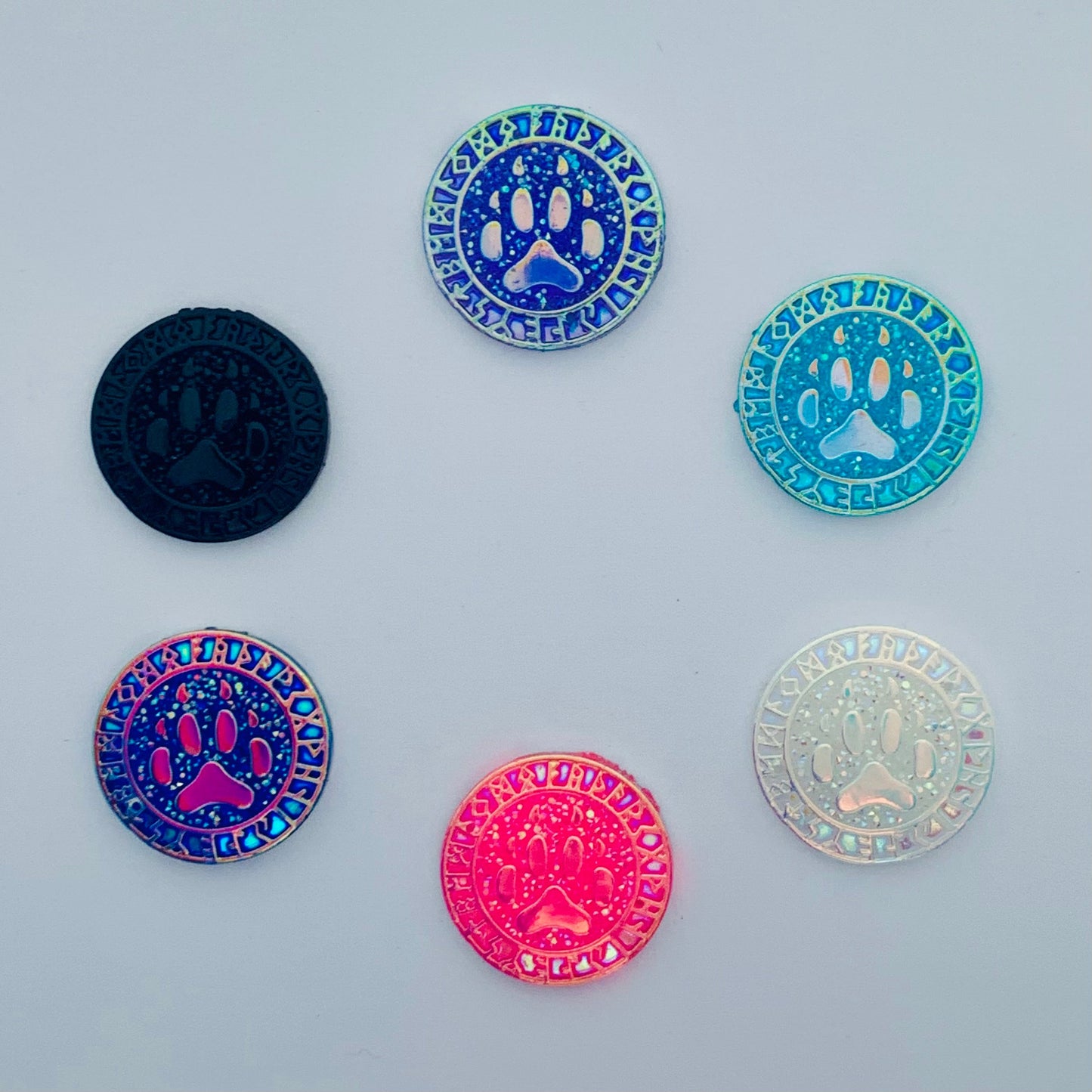 25mm Fancy Wolf Paw in Circle, Resin, Sew On - See Color Options