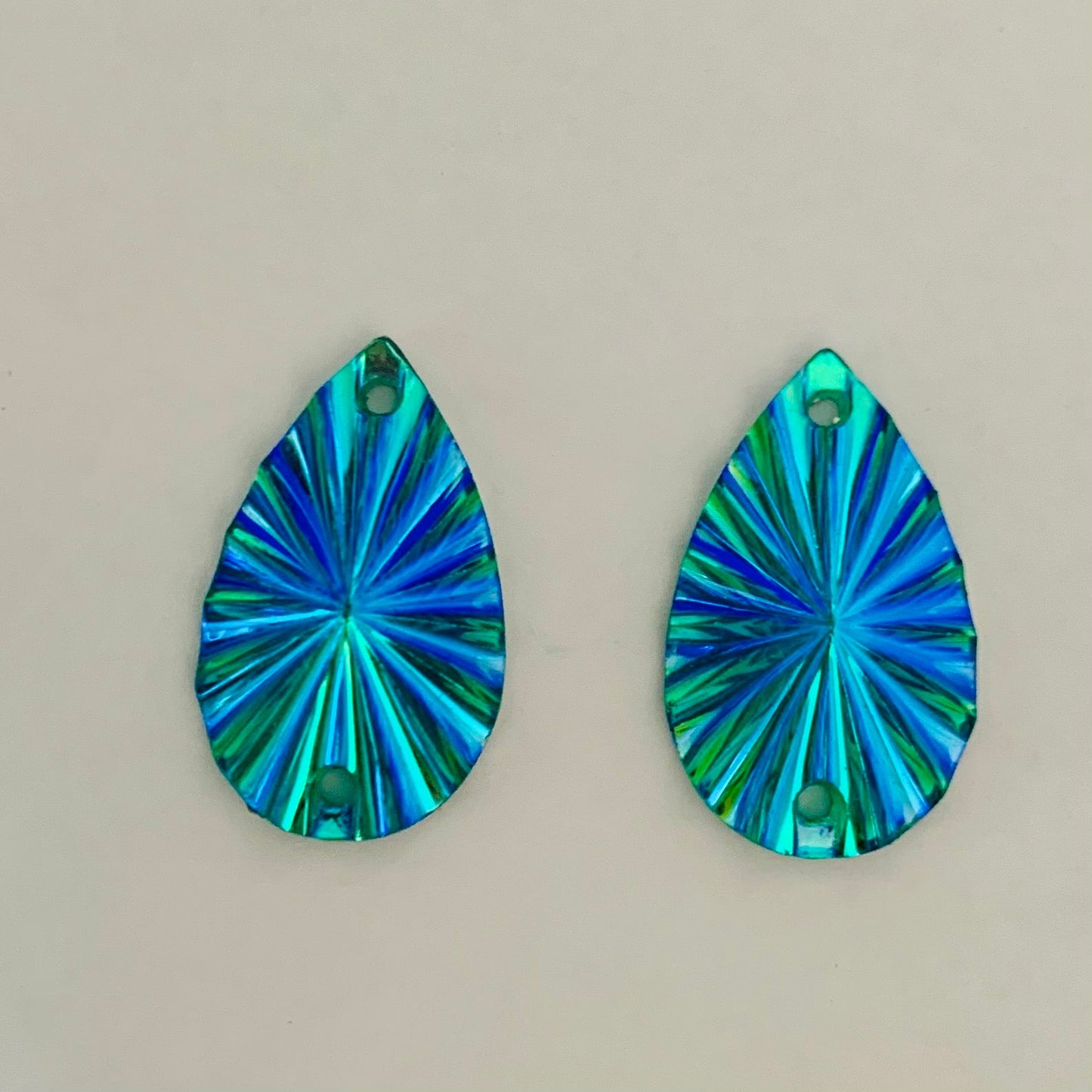 16*27mm Tear Drop AB Burst, à coudre - Voir les options de couleur