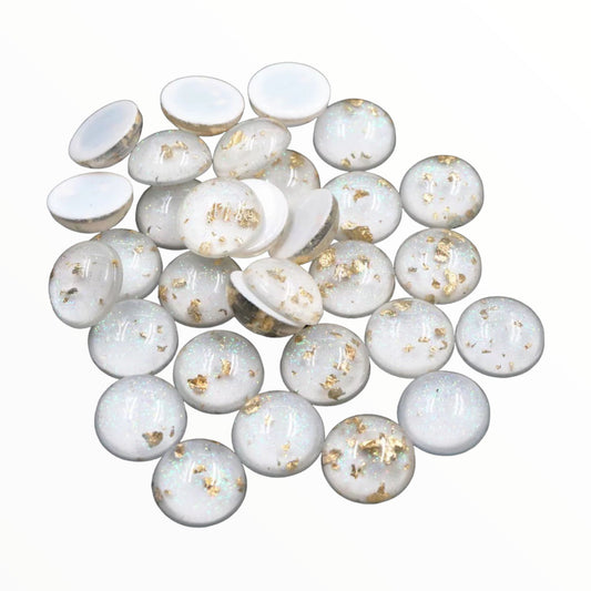 Cabujón de resina redondo de 12 mm con forma de cúpula blanca y lámina dorada rellena de destellos, para pegar